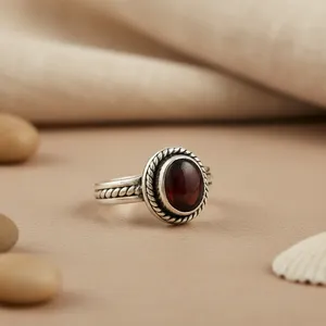 Anillo Ovalado de Plata 925 Vintage con Granate, Engaste de Bisel, Anillo Unisex con Piedra Preciosa para Uso Diario - Product Image 2