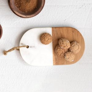 Planche à découper en marbre et bois d'acacia avec lien en jute blanc, planche de service et de découpe bicolore naturelle pour la cuisine et la salle à manger - Product Image 3