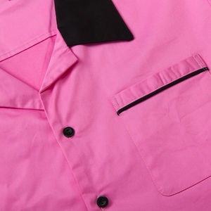 Camisa de Bolos Rosa Vintage para Hombre con Cuello de Solapa Negra en Contraste, Bolsillo en el Pecho con Ribete y Tela Transpirable de Alto Rendimiento - Product Image 5