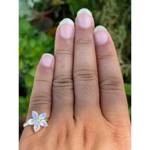Bague florale en argent 925 avec pierre de lune arc-en-ciel, incrustation de pierres précieuses tendance pour fiançailles, motif en forme de main plaqué or rose, taille unique - Product Image 4