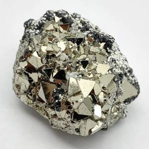 Grappe de minéraux pyrite du Pérou de qualité supérieure pour l'énergie positive ou Feng Shui et affichage disponible à un prix abordable - Product Image 2