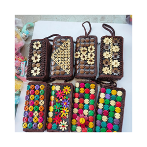 Sac en coquille de noix de coco, sac de mode tropical, matériau : panneaux de coquille de noix de coco ; utilisation : assorti aux vêtements de plage ; origine : artisanat côtier vietnamien - Product Image 6