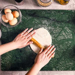 เขียงหินอ่อนสีเขียวสำหรับใช้ในห้องครัวถาดตัดและเสิร์ฟที่ทันสมัยเหมาะสำหรับทำอาหารอบชีสและตกแต่งบ้าน - Product Image 5