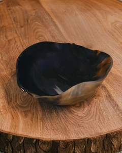 Elegante Tazón de Cuerno de Búfalo Tallado, Pieza de Servir Contemporánea para Mesa de Comedor, Decoración del Hogar, Artesanía Hecha a Mano, Personalizable - Product Image 4
