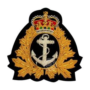 Badges de broderie faits à la main avec exigence personnalisée en gros pour uniformes vente en ligne - Product Image 4