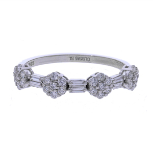 Anillo de Oro Blanco de 14K con Rodio, Diseño Floral en Racimo, Elegante Estilo Vintage, Diamantes Naturales de Corte Brillante, Clásico - Product Image 1