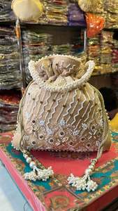 Buena calidad 2024 indio hecho a mano Rajasthani cordón Potli bolsas para regalo de boda devuelve regalos monedero para bodas - Product Image 2