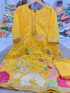 El último diseñador Aspecto elegante Diseñador Trending Exclusive Georgette Kurti con Dupatta con trabajo de secuencia al precio más bajo para la venta - Product Image 5