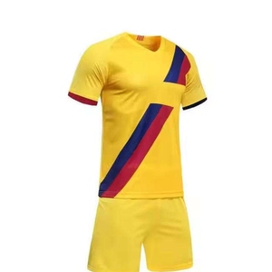 Kit de maillot de football de qualité supérieure personnalisable en usine en vente en gros, fabrication d'ensembles d'uniformes de football de qualité thaïlandaise - Product Image 3