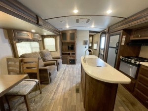 Autocaravana Keystone RV Cougar X-Lite 21RBS usada del 2017, lista para vender. - Product Image 3