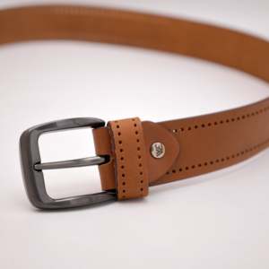 Cinturón de Cuero Crazy Horse para Hombre Signature SB02 Marrón, Lujoso y Formal, de Cuero Vacuno Genuino con Material de Diamantes de Imitación - Product Image 5