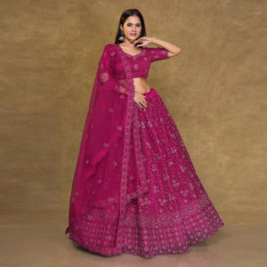 Lehenga Choli de Lujo con Bordado Floral en Toda la Prenda, Detalles de Dobladillo Festoneado y Elegante Dupatta Transparente - Product Image 3