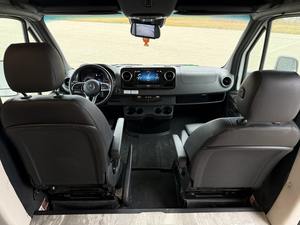 Autocaravana de lujo más vendida con nevera, casa móvil en venta - Product Image 4