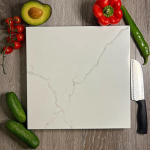 Planche à découper et à servir carrée en marbre blanc élégant, parfaite pour les cours de cuisine, les ateliers culinaires et les chefs à domicile en provenance d'Inde - Product Image 4