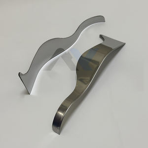 Navaja de Afeitar Curva Wenzy para Barbería, Acero Inoxidable, Acabado Pulido, Ligera, con Cuchilla Reemplazable - Product Image 1