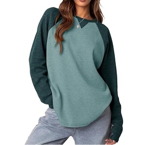 เสื้อยืดโอเวอร์ไซส์ทรงปกติ แขนแร็กแลน คอกลม แบบยูนิเซ็กซ์ สำหรับฤดูหนาว ดีไซน์กระดุม ชายเสื้อยืดแบบยืดหยุ่น สีพื้นแบบกำหนดเองได้ ขายส่ง - Product Image 1