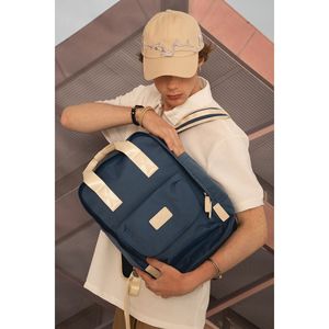 Mochila para portátil de Lucerna negra unisex con múltiples compartimentos y bolsillo acolchado Correa para el hombro ajustable a presión - Product Image 4