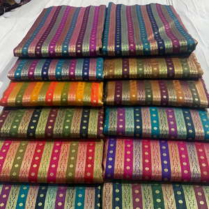 Tissu jacquard brodé traditionnel en brocart avec motif à carreaux pour vêtements ethniques indiens pour garçons - Vente en gros Inde - Product Image 1