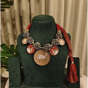 Collier pendentif Tribal Tales Ghungroo Pichwai avec technologie d'incrustation à sertissage clos - Product Image 5