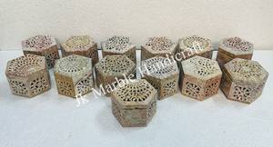 Marbre hexagonal fait à la main Jali travail personnalisé gravé boîte à bijoux de haute qualité multi-usages cadeau parfait pour les femmes et les filles - Product Image 4