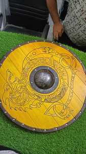 Nuevo DISEÑO DE LLEGADA Escudo medieval Escudo de lobo vikingo Diseño en relieve Madera Metal Protector Guerrero Escudo Tamaño personalizado - Product Image 4