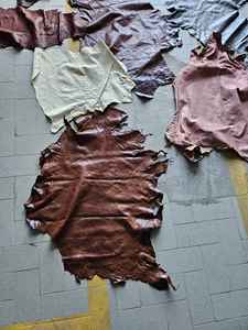 Pieles de Oveja con Acabado Ecológico - Marca RI.PELL - Varios Artículos: Ropa Deportiva, Accesorios de Vestir, Cinturones, Vestidos, Equipaje - Product Image 5