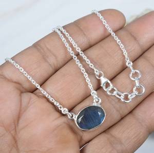 Collier ovale en Labradorite taillée en argent sterling 925 fait à la main avec plaqué or style vintage pour fiançailles ou cadeau de Noël - Product Image 1