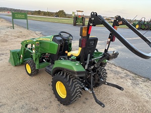 Tracteur agricole compact d'occasion John Deere 1023E 45HP, fourni par l'usine |   Équipement agricole de type chenille/à roues - Product Image 5
