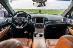 Jeep Grand Cherokee SRT 2014 d'occasion en bon état, 1 propriétaire depuis 2015, moteur Hemi V8 6,4 litres, transmission intégrale, non modifiée - Product Image 4