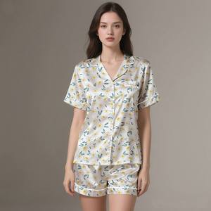 Pyjama en satin de soie imprimé numérique élégant, confortable et respirant, vêtements de nuit pour adultes, printemps été - Product Image 3