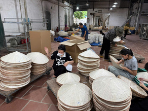 Chapeau conique vietnamien authentique Non La, fait main en feuilles de palmier naturelles, souvenir traditionnel, cadeau, vente en gros Vietnam - Product Image 5