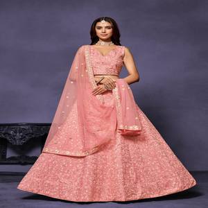 Lehenga Choli de Seda Malai con Bordado Zari Rosa - Product Image 1