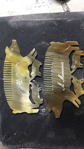 Peine de Cuerno de Búfalo Pulido a Mano para un Aseo Diario Confortable, Relajación del Cuero Cabelludo, Desenredado Suave y Nutrición del Cabello - Product Image 4