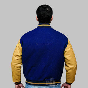 Chaqueta universitaria con mangas de cuero auténtico de Letterman de lana personalizada para hombre con parches y etiquetas de logotipos bordados de Color sólido - Product Image 4