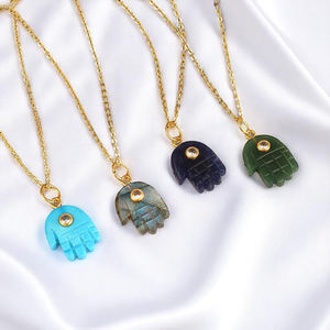 Nouveau porte-bonheur Hamsa sculpté à la main pierre pendentif à breloque collier pierre précieuse naturelle pendentif spirituel Double pierre breloque en gros - Product Image 3
