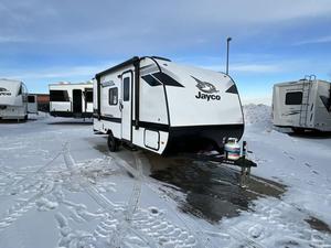 Remorque de camping-cuisine tendance Jay Feather Air SL 17BHSL Bunkhouse, câblage intégré, capacité de 2 885 lb - Product Image 1