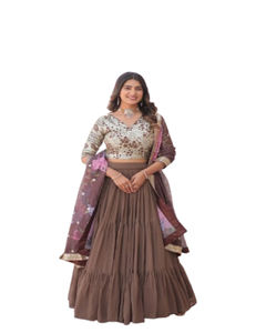 Broderie au design moderne Lehenga Choli High on Demand Vintage Party Wear pour femmes fourni par un fabricant indien - Product Image 1