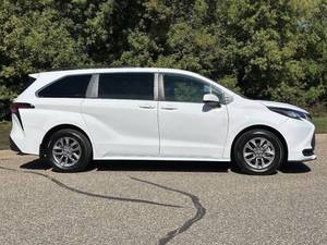 Toyota Sienna LE 8 places d'occasion à bas prix, modèle 2022, à vendre - Product Image 5