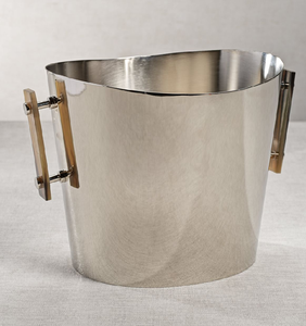 Cubo de hielo de metal dorado cepillado con textura perforada y pinzas. Disponible en la galería para alojamiento de lujo. - Product Image 2