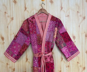 เสื้อคลุมกิโมโนผ้าไหมงานฝีมือแบบคันธา  สำหรับทุกเพศทุกวัย ไซส์พลัส  ของขวัญสำหรับเธอ  เสื้อคลุมฤดูหนาวแบบปะติดปะต่อ  เสื้อคลุมอาบน้ำสำหรับผู้หญิง - Product Image 1
