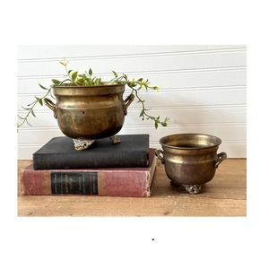 Großer verzierter Metall pflanzer mit dekorativem Klauen fuß ständer und Vintage-Patina, ideal für das europäische Styling der alten Welt - Product Image 4