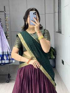 Lehenga Choli indien classique avec des bordures riches pour les occasions spéciales - Product Image 4