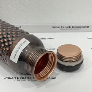 Botella de agua de cobre puro de 950ml martillada a mano con puntos. Botella de calidad a un precio razonable. IEI 5. - Product Image 3