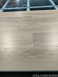 Suelo de PVC SPC de estilo europeo al por mayor, cubierta de vinilo resistente al desgaste para uso interior de dormitorios, fabricado en Vietnam - Product Image 4