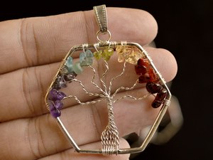 Hecho a mano Seven Chakra Tree Life Cabochon colgante hexágono plateado alambre envuelto curación cristal piedra preciosa boda clásica - Product Image 3