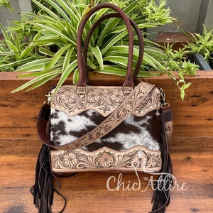 Beau sac fourre-tout en cuir sculpté usiné à la main sac à main en fourrure de vachette élégant sac en cuir multi-usage pour les femmes - Product Image 1