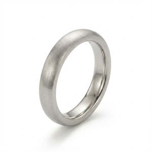Anillo de boda clásico para hombre en platino cepillado de 4 mm - Product Image 2