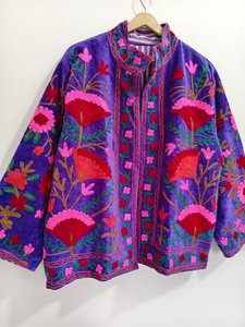 Veste Suzani brodée de style vintage de qualité durable avec motifs d'art populaire pour les femmes. - Product Image 5