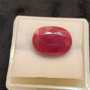 พลอยทับทิมสีแดงธรรมชาติทรงรี คุณภาพสูง สำหรับทำแหวน จี้ ต่างหู และเครื่องประดับชั้นดี มีจำหน่ายในราคาที่ดีที่สุด - Product Image 1