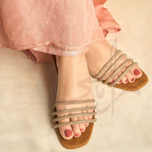 Sandales pour femmes en gros à faible MOQ, personnalisables, antidérapantes, imprimées, design tendance de haute qualité, en vente - Product Image 3
